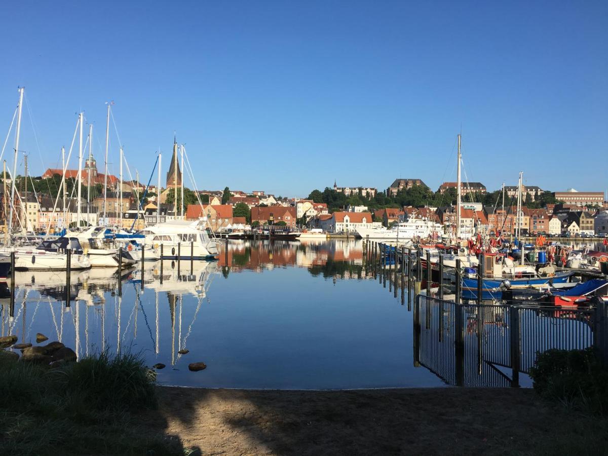 Zentrumsnahe schöne Altbauwohnung bis 4 Personen Flensburg Exterior foto