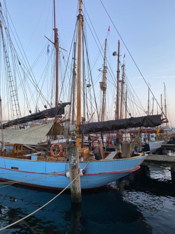 Zentrumsnahe schöne Altbauwohnung bis 4 Personen Flensburg Exterior foto